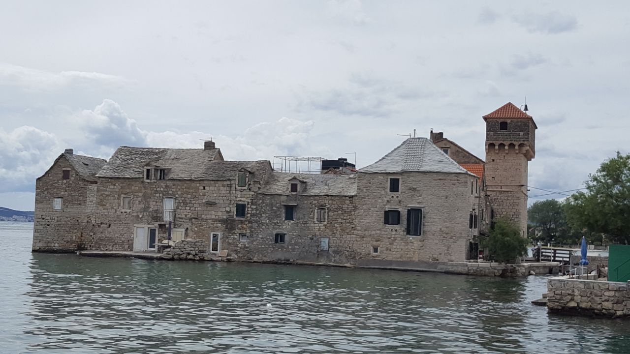 DALMATIEN: Split> Kastela Gomilica