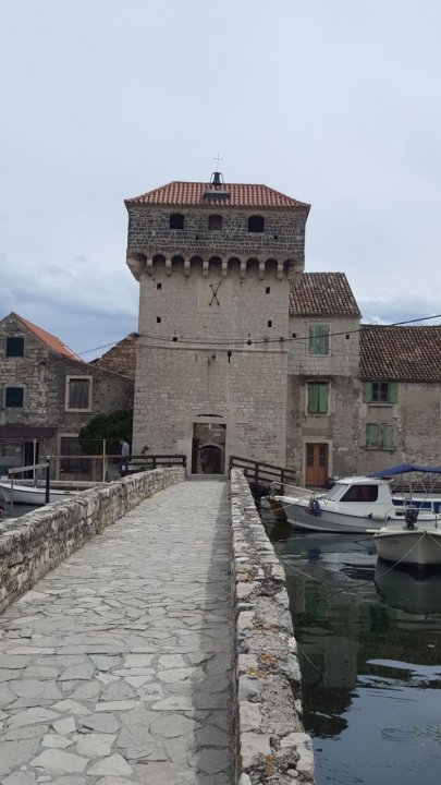 DALMATIEN: Split> Kastela Gomilica