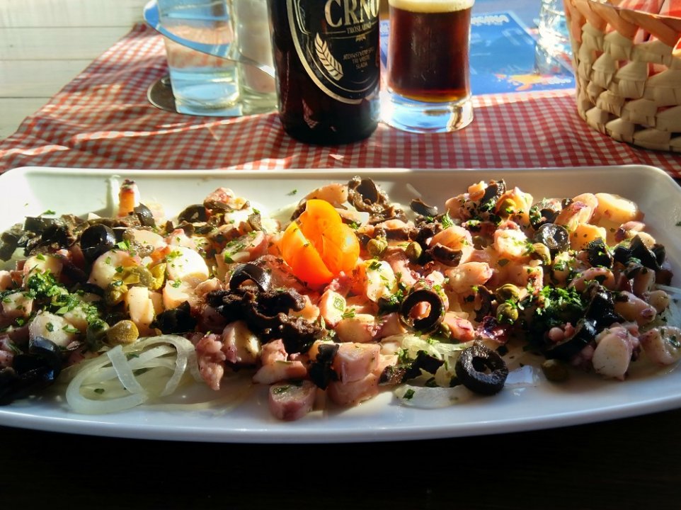 Dalmatien STARIGRAD PAKLENICA Konoba.jpg