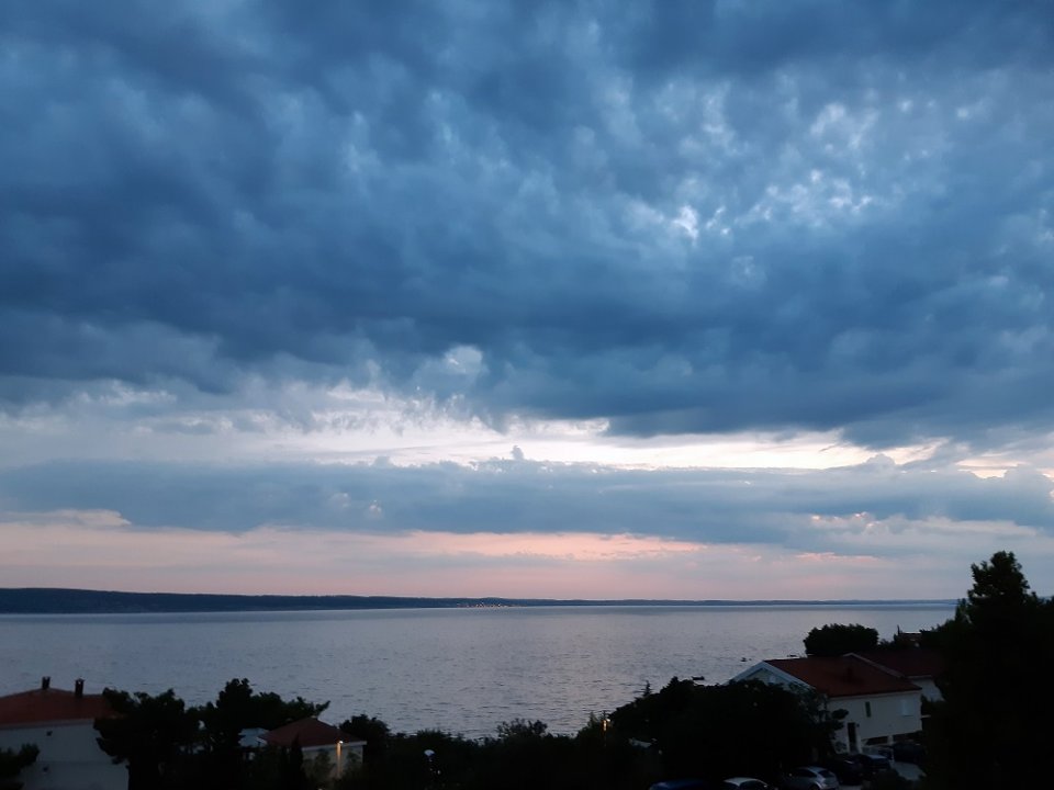 Dalmatien: STARIGRAD PAKLENICA > Wolken über der Adria.jpg