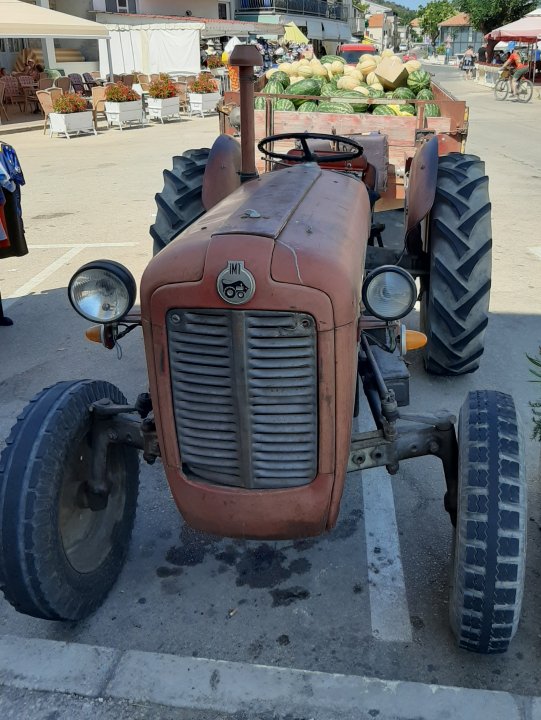 Dalmatien : TKON > alter Traktor