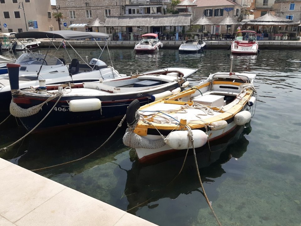 Dalmatien: TRIBUNJ > Holzboote.jpg