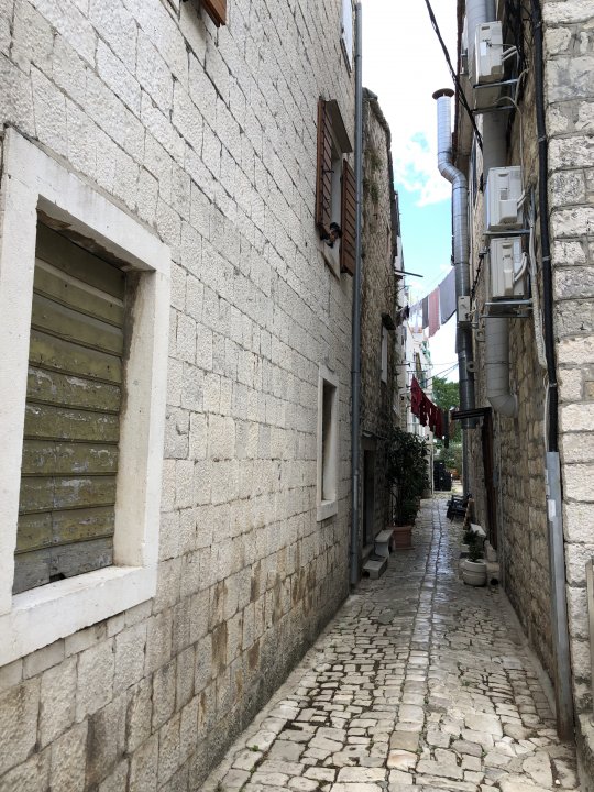 Dalmatien: Trogir > Altstadtgasse