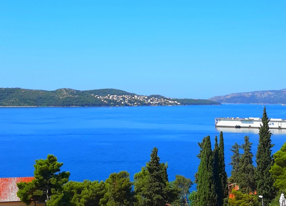 Dalmatien: TROGIR > himmelblaues Meer