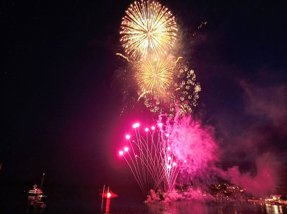 Dalmatien: Trogir> Seget Donji> Feuerwerk