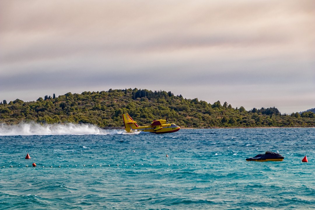 Dalmatien: VODICE > Canadair CL-415