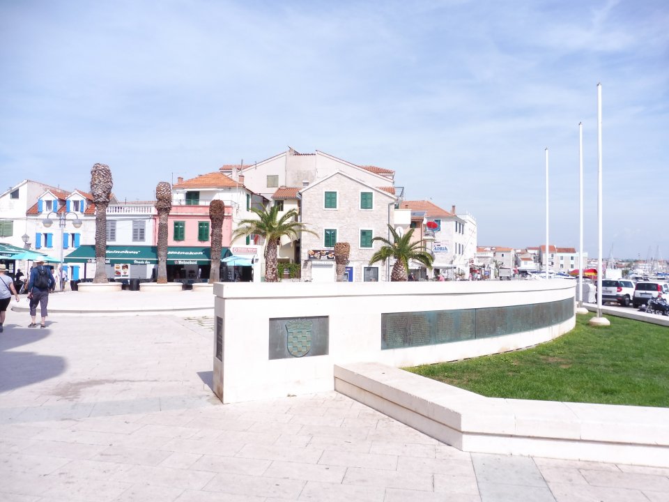 Dalmatien: VODICE > Denkmal für die Opfer des Unabhängigkeitskrieges