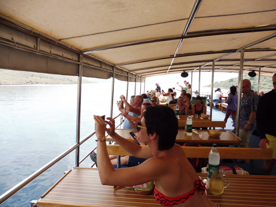 Dalmatien: VODICE < Kornaten < Ausflugsboot