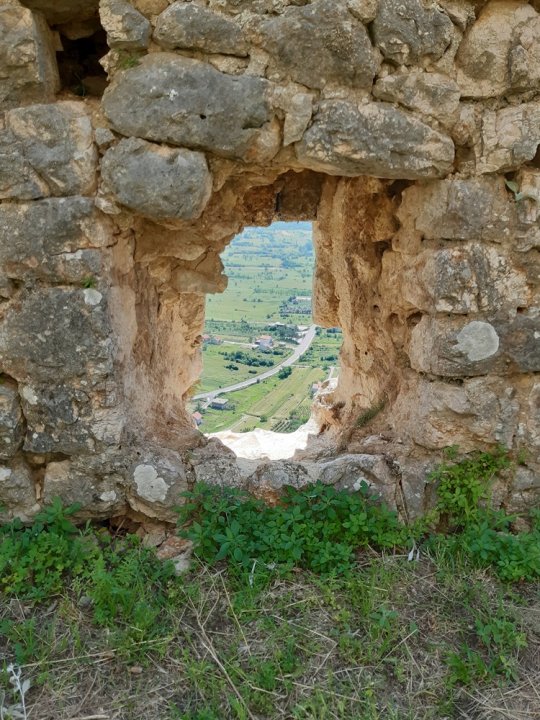 Dalmatien: VRLIKA > Festung Prozor grün.jpg