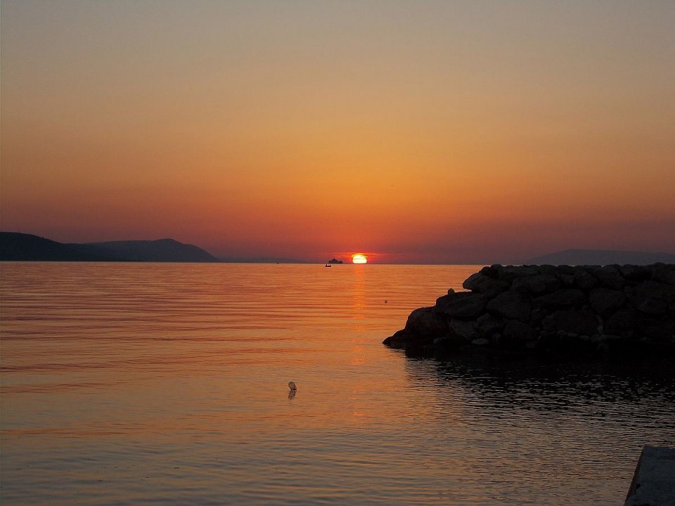 Dalmatien: Zaostrog > Fähre von Drvenik nach Sucuraj im Sonnenuntergang