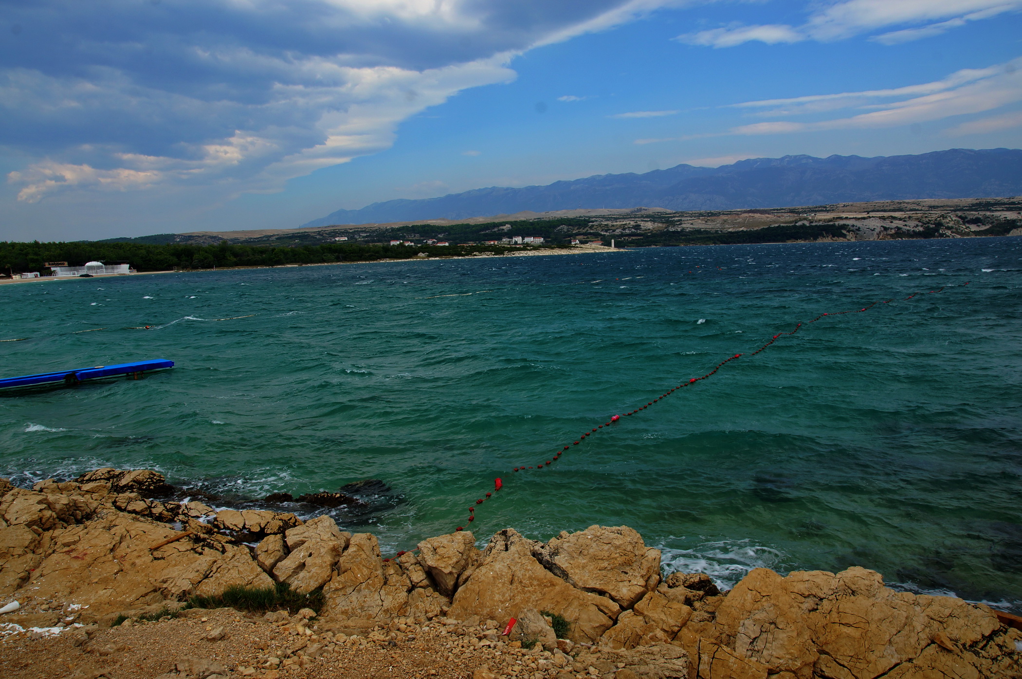 Dalmatien: ZRCE > türkieser Strand
