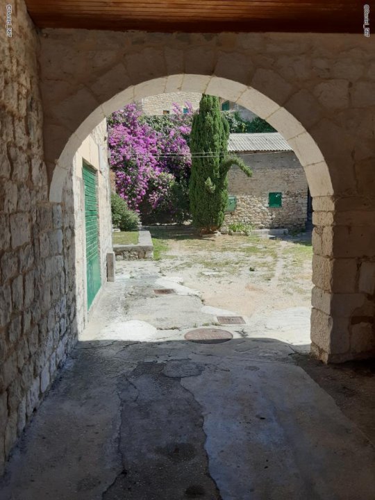 Durchblick Kastel Sucurac 01.jpg