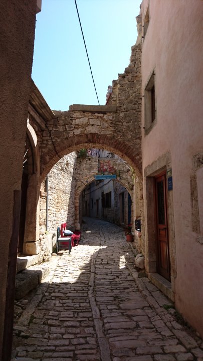 Istrien BALE Gasse.JPG