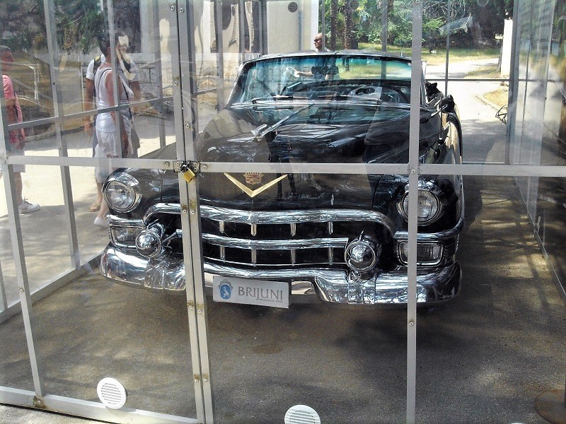 Istrien BRIJUNI Inselmuseum Cadillac von Tito.JPG