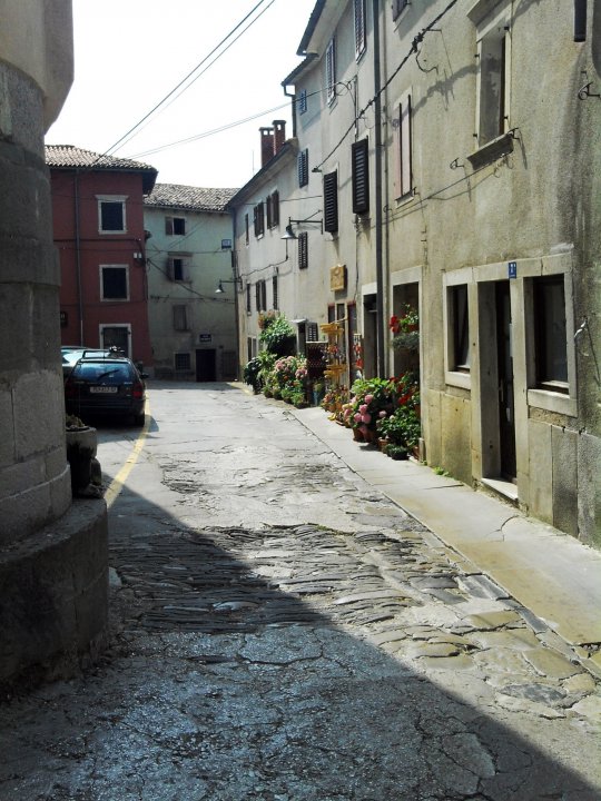 Istrien: BUZET > Altstadtgasse.JPG