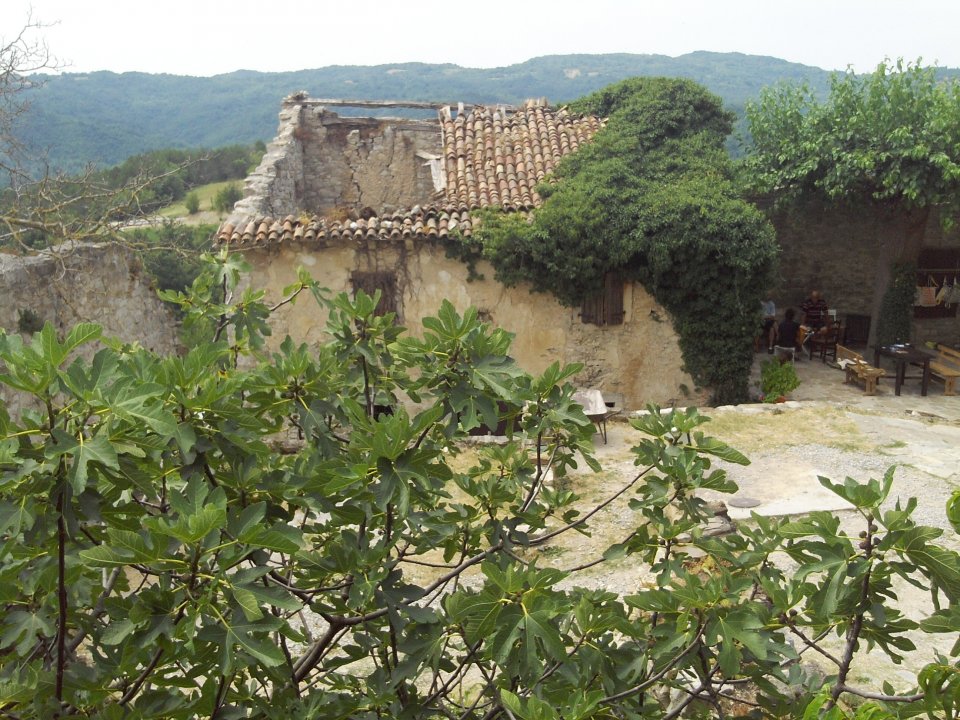 Istrien: HUM > Ruine.JPG