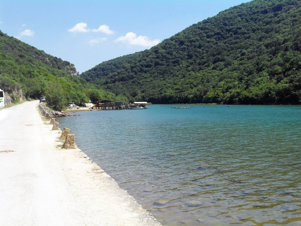 Istrien LIMSKI FJORD An der Fischgaststätte 1.JPG