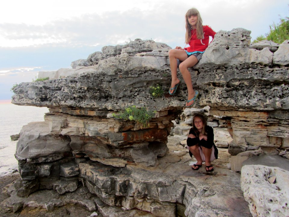 Istrien: Novigrad > Felsen am Strand