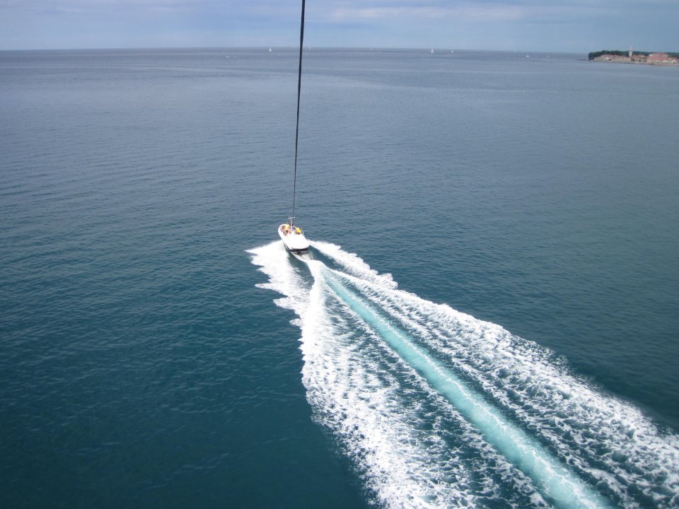 Istrien:POREC>Schweben über dem Wasser