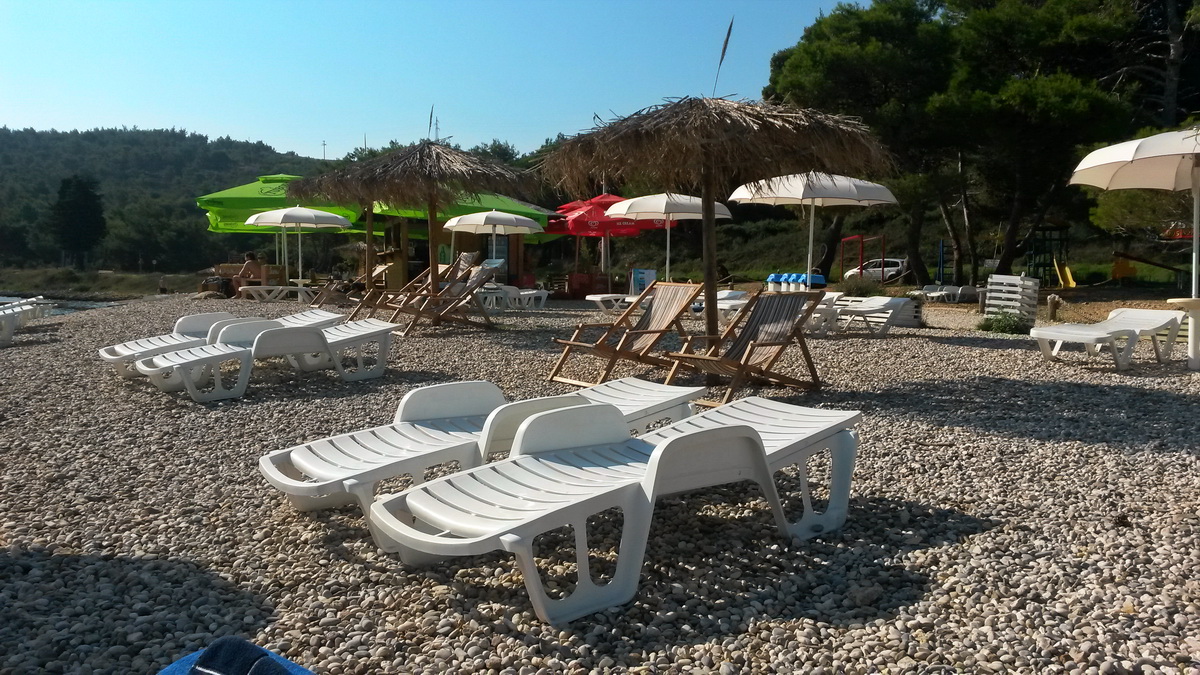 Istrien: PREMANTURA > Kiesstrand