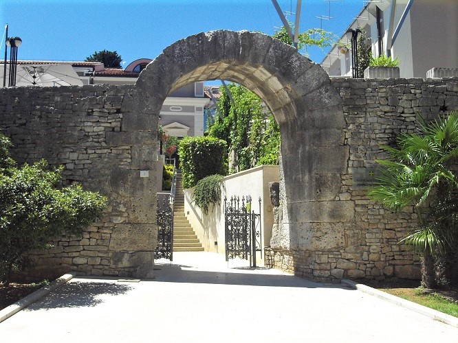 Istrien PULA Hercules-Tor.JPG