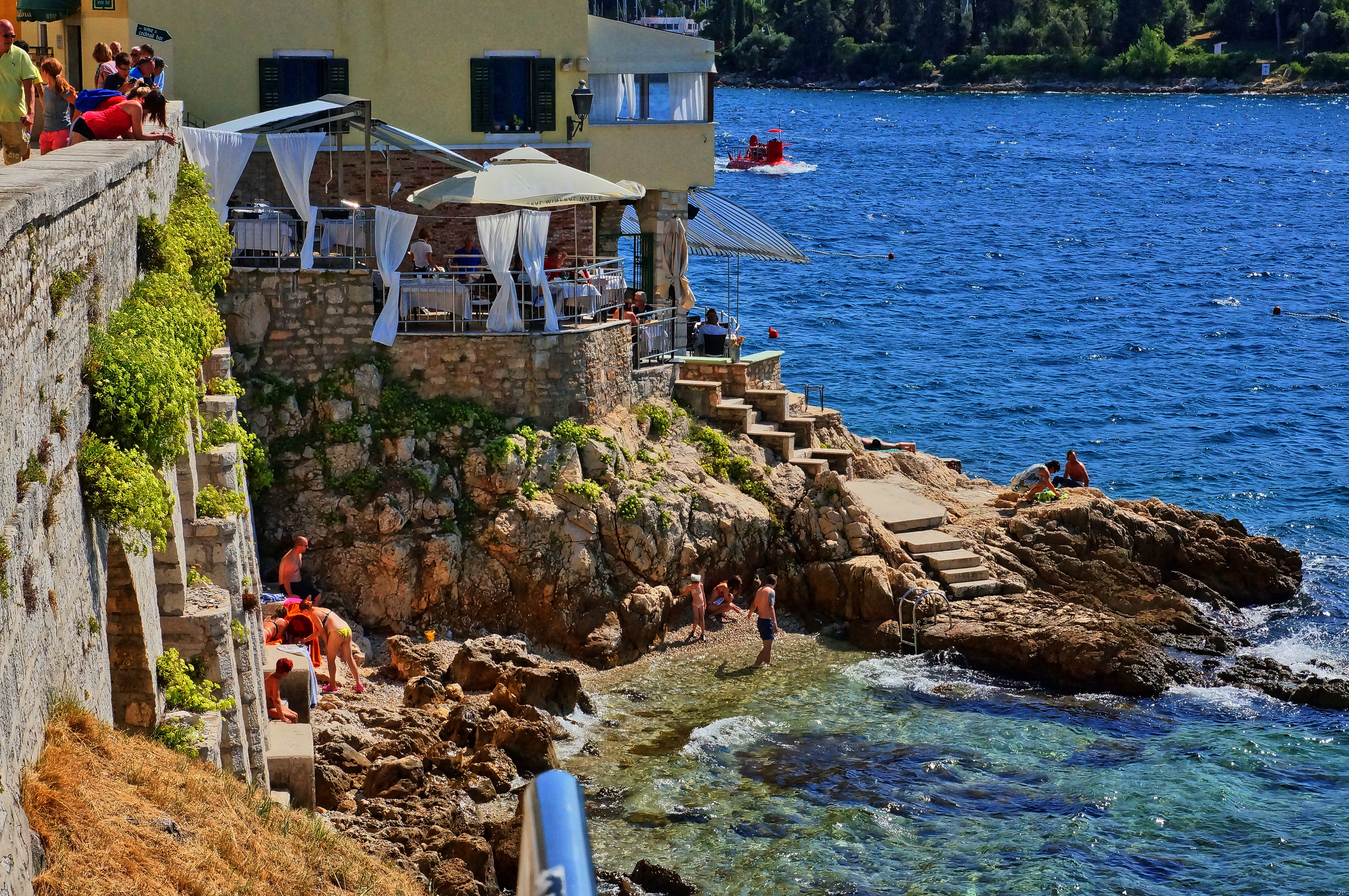 Istrien: ROVINJ > Restaurant mit Adria