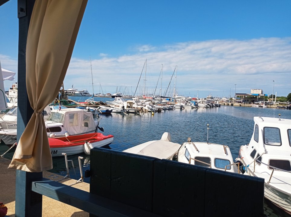 Istrien: Umag: Promenade