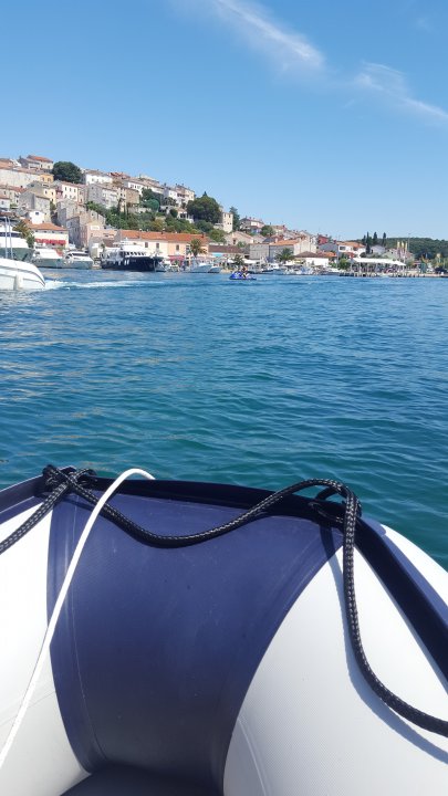 Istrien: VRSAR> Bootsfahrt in den Hafen