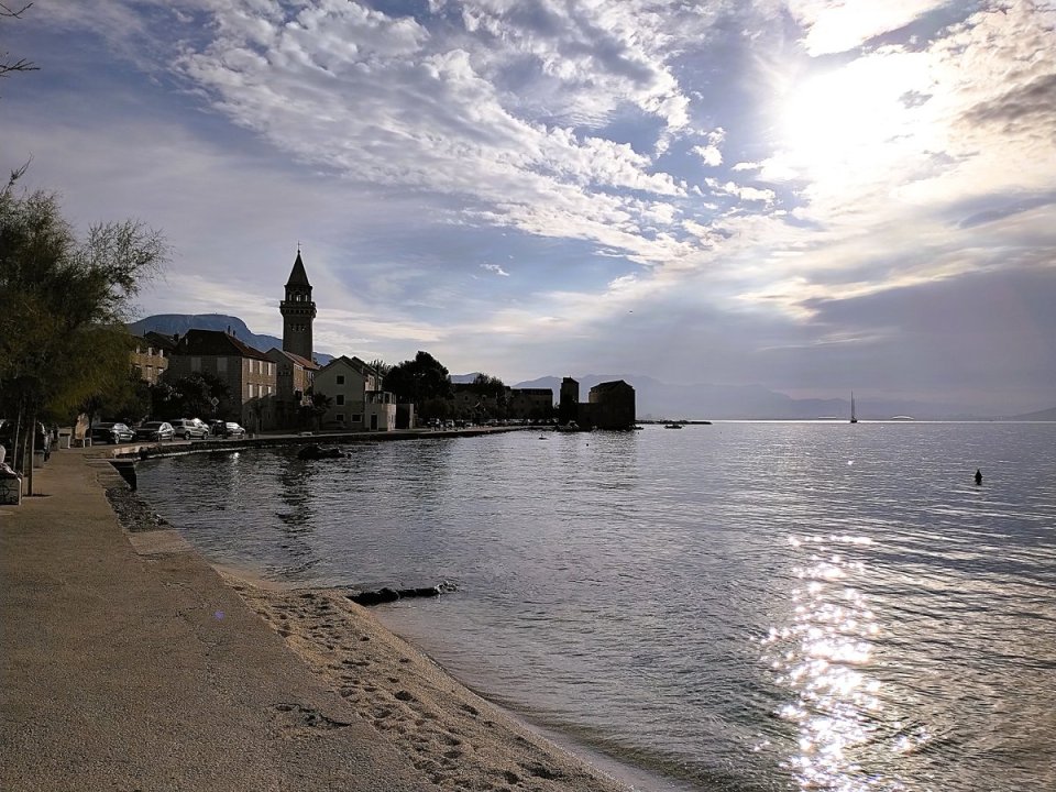 Kastel Stafilic am Morgen KLEIN.jpg