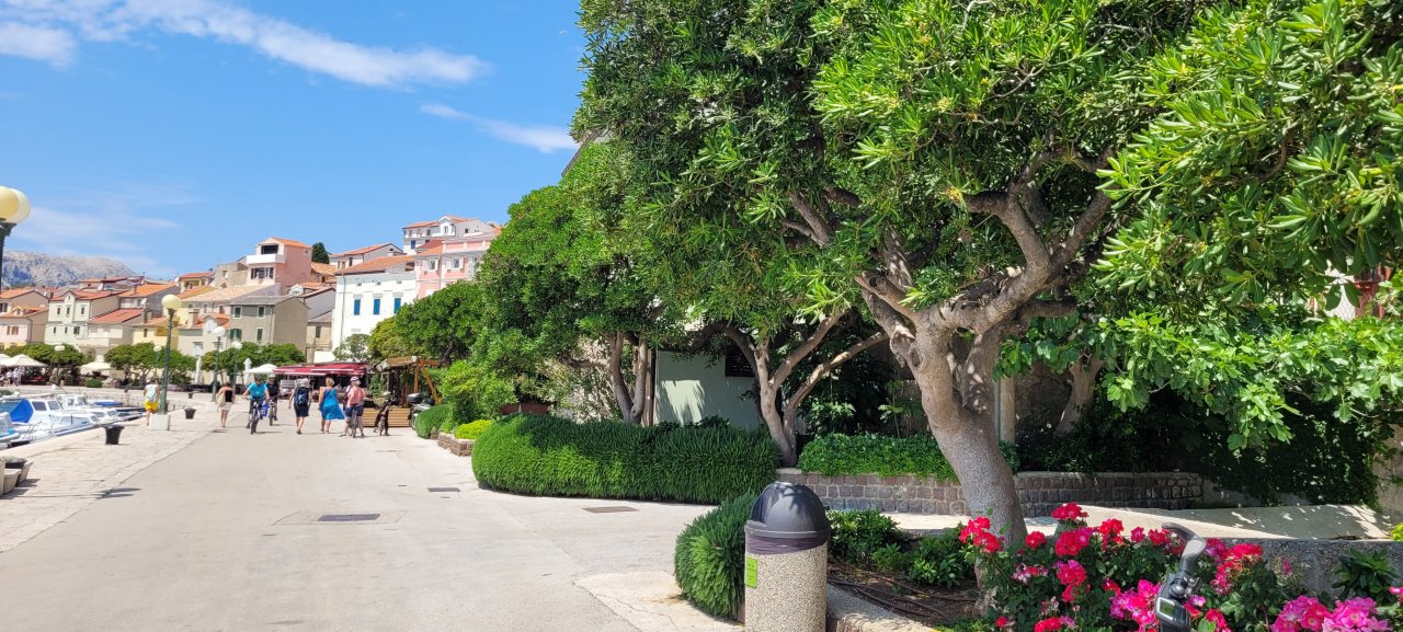 Krk: Baska > Strandpromenade