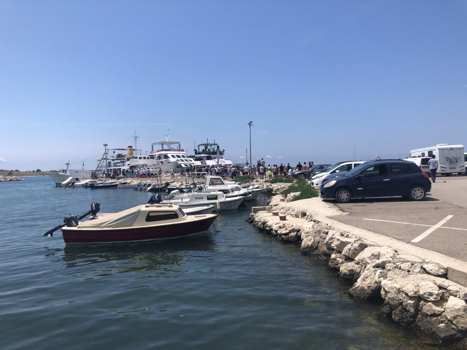 Kroatien : Pag > Partyschiff