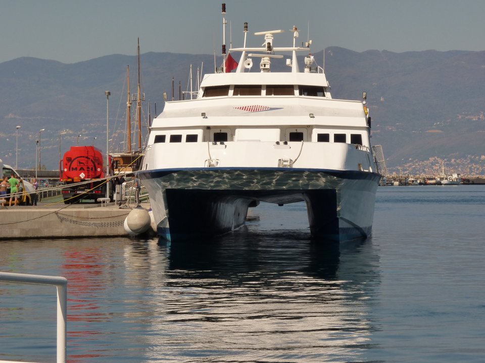 Kvarner Bucht: RIJEKA > Katamaran im Hafen