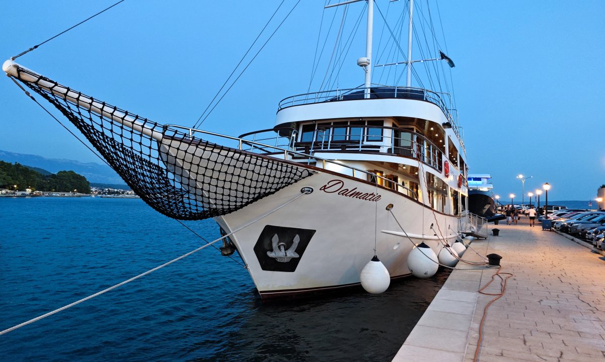 Kvarner : RAB > Kreuzfahrer