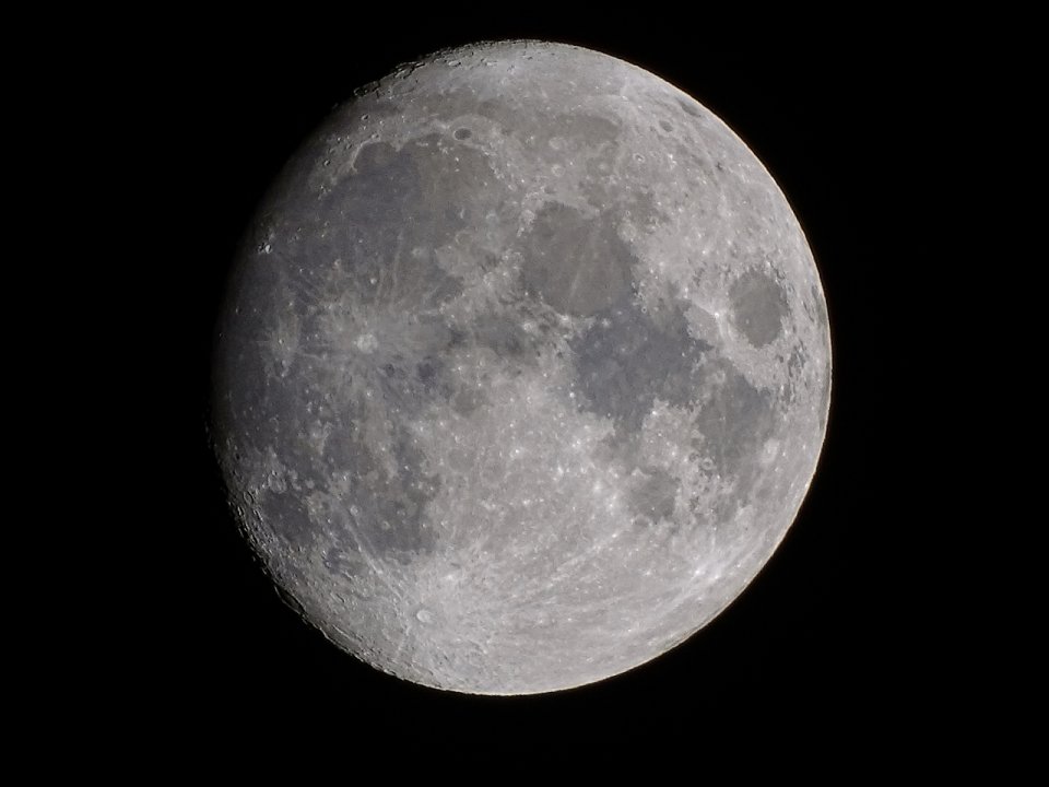 Mond über Kaštel Kambelovac.jpg