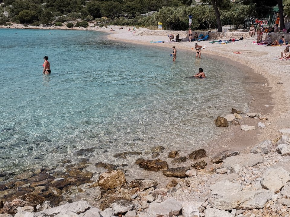 Norddalmatien: Murter > Beach Podvrske