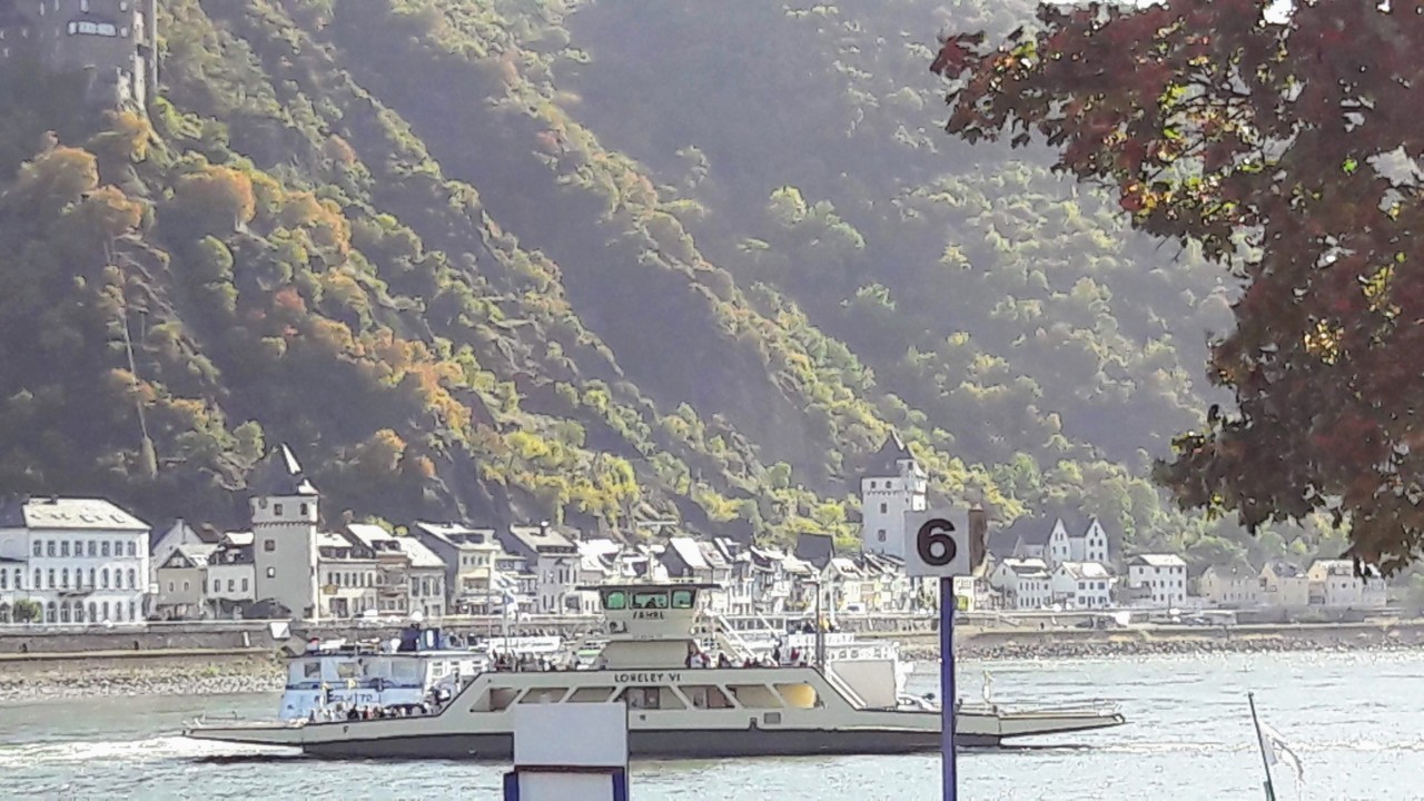Rheinf├ñhre St. Goar - St. Goarshausen.jpg