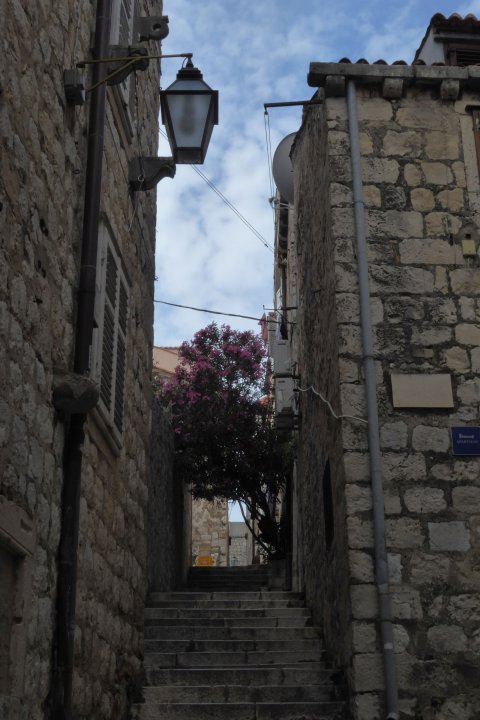 Süddalmatien: DUBROVNIK > Altstadtgasse abseits des Trubels