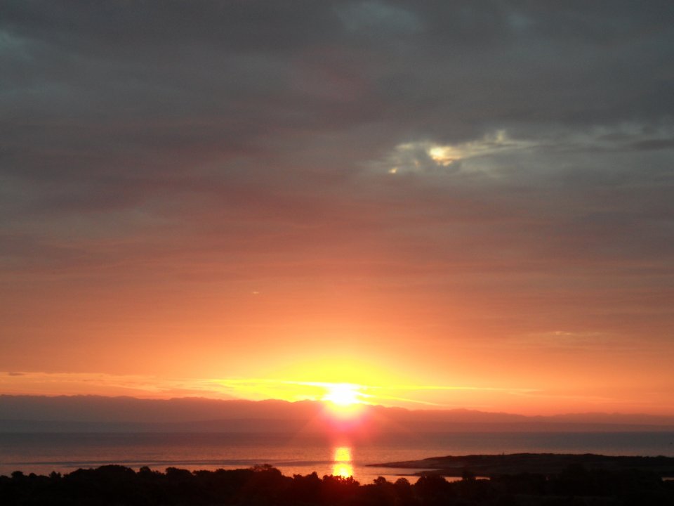 Sonnenaufgang vorm Schlafzimmerfenster