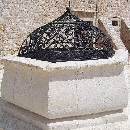 056_brunnen.jpg