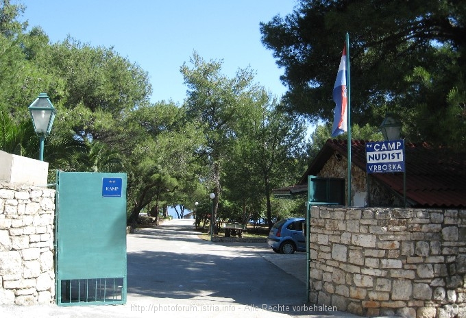 32Camp_Vrboska_6r.jpg