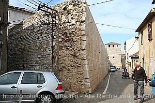 PAG_Turm_Skrivanat_mit_Stadtmauer_IMG_1121.jpg