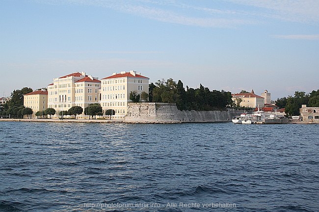 ZADAR_Universitaet_am_alten_Hafen_IMG_1065.jpg