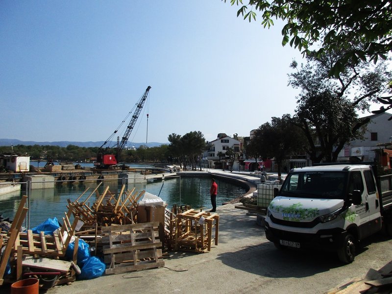28908009oa.jpg