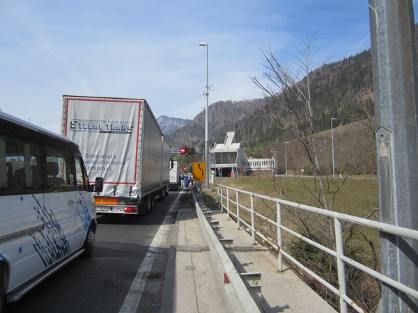 37_Vor_Tunnel_Karawanken_in_Slo..jpg