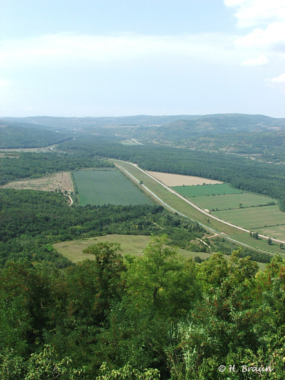 Motovun_-_Blick_in_das_Mirnatal.jpg