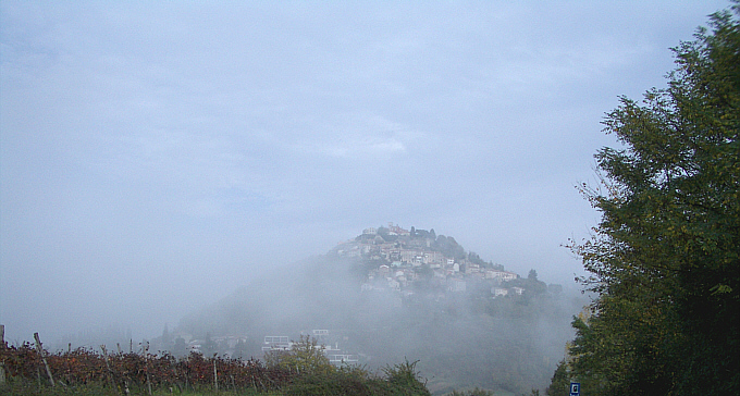 Motovun_im_Nebel.jpg