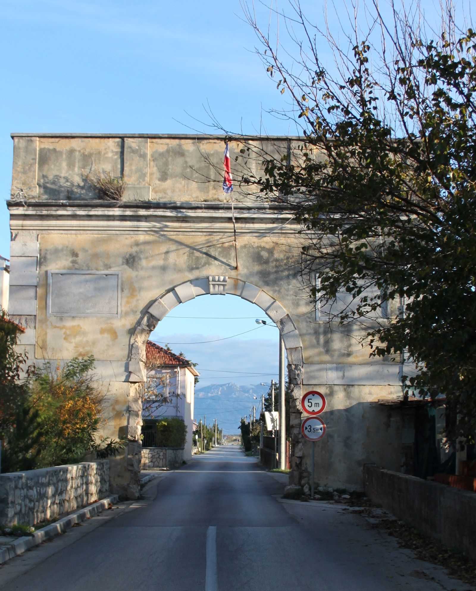visitnin-croatia-hr.translate.goog