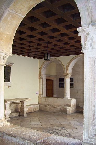 13_Loggia_vor_dem_Rathaus.jpg