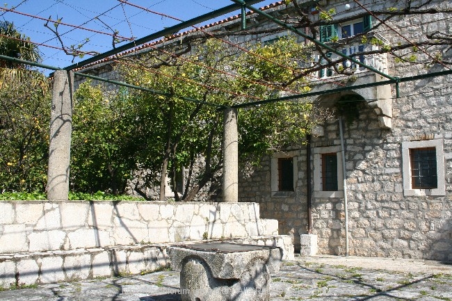 9_Zaostrog_Kloster6.4.08_Sonntag_Ciste_074.jpg