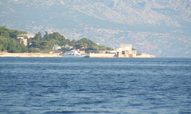 Goli_otok_Bootsanlegestelle.jpg